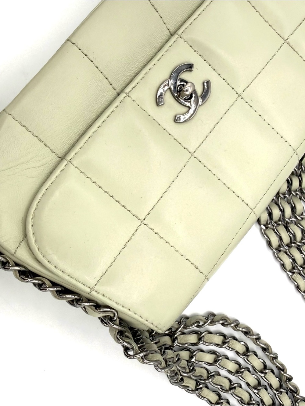 CHANEL Off White Quilted 5 Chain Leather Flap Bag - Picture 8 of 16
